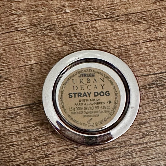 Urban Decay Single Eyeshadow in Stray Dog - Picture 4 of 5